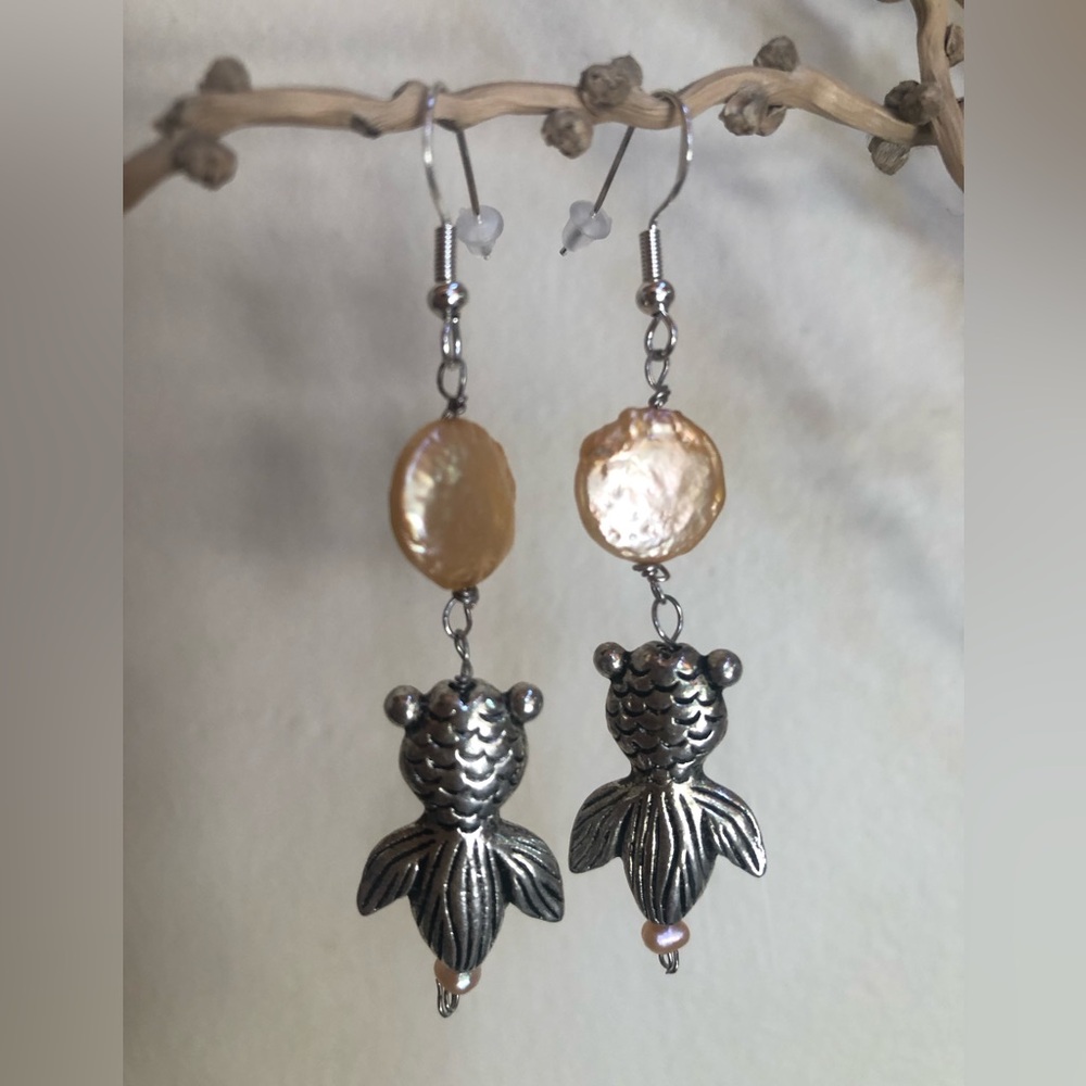 HAND CRAFTED Koi Goldfish Charm Pink Coin / Baroque Pearl Drop Silver Earrings - Picture 5 of 17